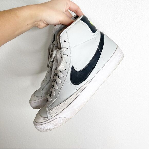 Nike Blazer High Top Sneakers Size 7 Youth or 8 Womens - Picture 1 of 6